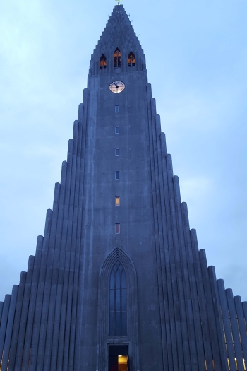 Lutheran church in Reykjavik styled on basalt columns